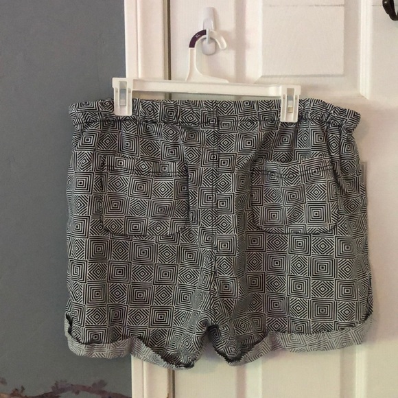 Geo Print Linen Shorts - Picture 5 of 6